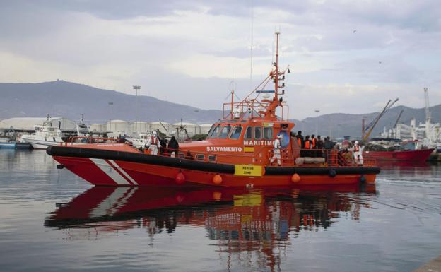 Rescatados 42 inmigrantes subsaharianos trasladados al puerto de Motril