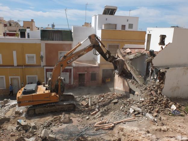 Comienzan a caer las casas compradas en Almanzor para «realzar» la Alcazaba