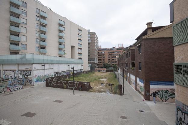 La Curia acuerda con el Ayuntamiento construir una pista deportiva en su solar de San Lázaro