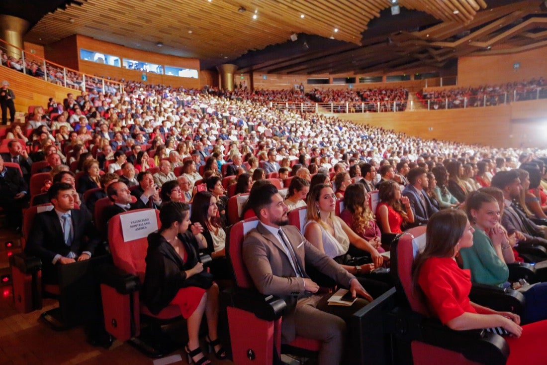 La ilusión de los graduados en la facultad de Farmacia