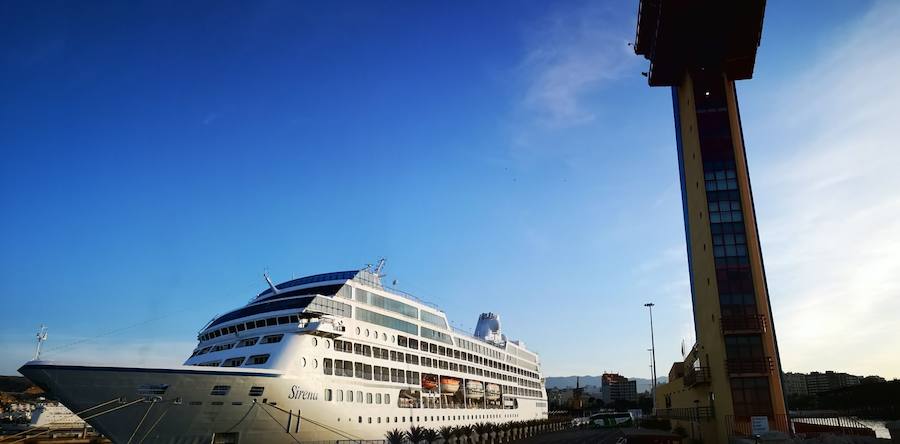 Casi 700 turistas del crucero Sirena, en el Puerto de Almería