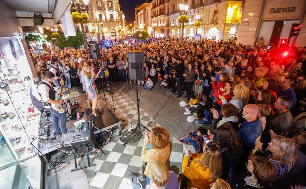 Más de 400.000 personas disfrutaron de las cruces y la Noche en Blanco en Granada