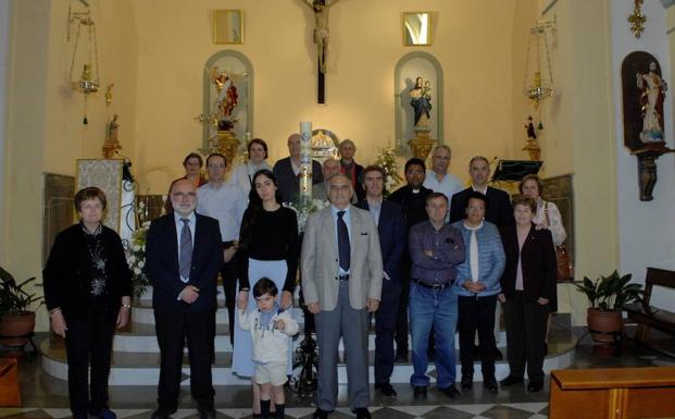 El párroco de Mecina Bombarón celebra una misa por el eterno descanso del neurocientífico Fernando Reinoso