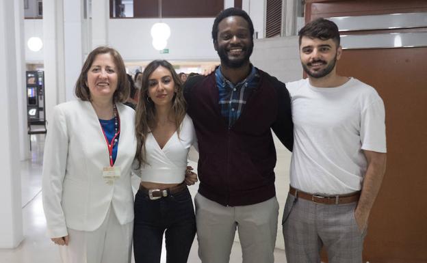 Los rapsodas de la nueva generación llenan la sala en el Festival de Poesía