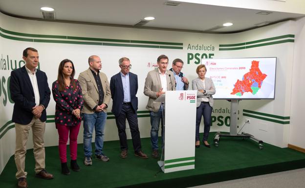 El PSOE e IU suspenden los actos de campaña previstos para hoy en Almería tras el fallecimiento de Rubalcaba