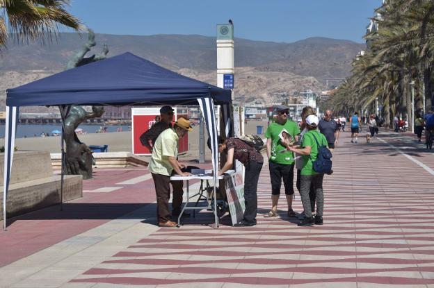 IU-Equo recoge firmas para luchar contra el cambio climático
