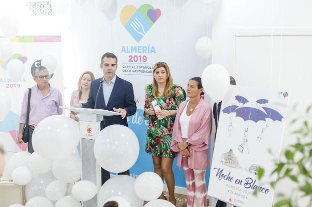 Almería celebra dos días antes de las elecciones la Noche en Blanco más larga