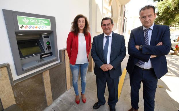 Calicasas cuenta con cajero automático después de tres años sin servicios bancarios
