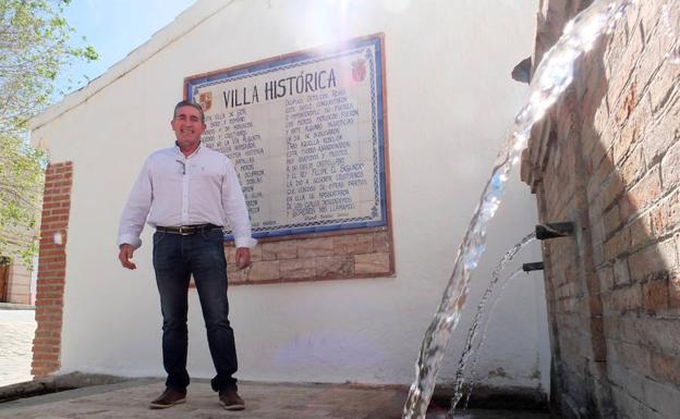 El líder de Vox en Gor se presentó por IU en 2015 y antes con el PSOE