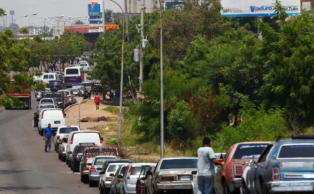 El Ejército venezolano regula la venta de gasolina para evitar un posible estallido de violencia