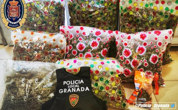 Un rastro de marihuana en el suelo lleva a una corrala de Granada donde hallan 25 kilos de droga