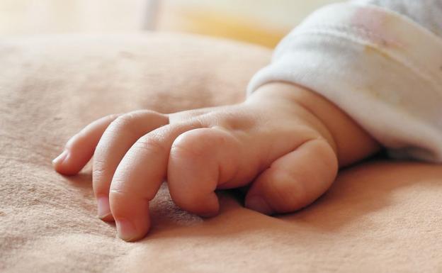 10 años de cárcel para los padres que se grabaron abusando sexualmente de su bebé de tres meses