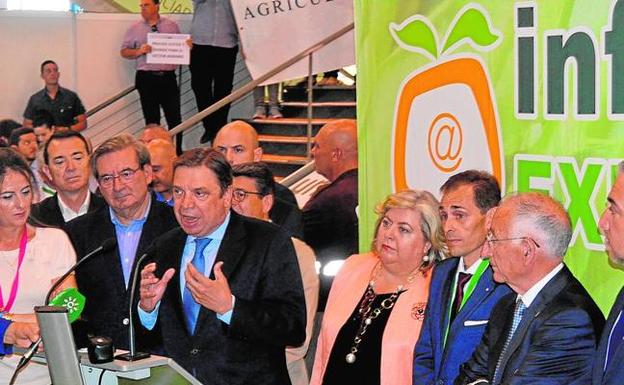 El ministro inaugura Infoagro sin dar las respuestas que le demanda el campo