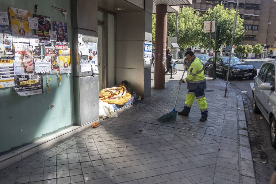 El Ayuntamiento de Granada empadrona a un centenar de personas sin hogar que podrán votar el 26M