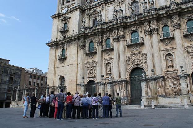Menos estancias de turistas en abril en Jaén pese a caer la Semana Santa