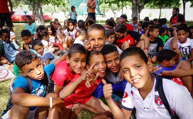 Buscan 25 familias solidarias de Granada para acoger en verano a niños saharauis