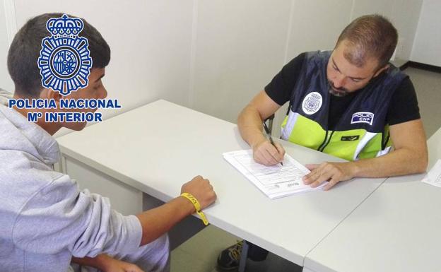 Entran en prisión dos 'pateristas' acusados de trasladar a 11 personas desde Argelia