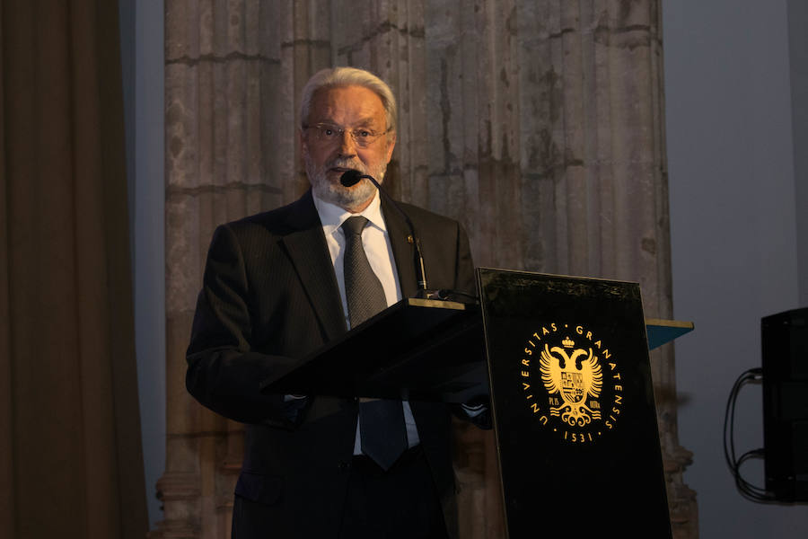 El embajador de Japón participa junto a Josep Piqué en Diálogos con la sociedad de la UGR