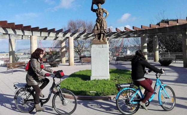 La DGT aclara que las bicis con pedaleo asistido no necesitan matriculación ni permiso