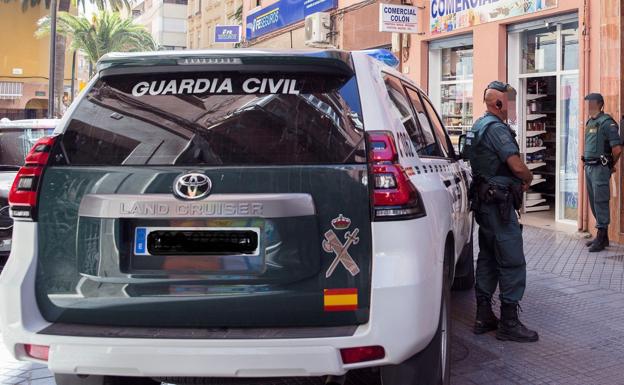 Extrae más de 11.000 euros de la cartilla de una mujer que perdió el bolso en Granada
