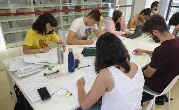Últimas horas de nervios y esfuerzo antes de Selectividad