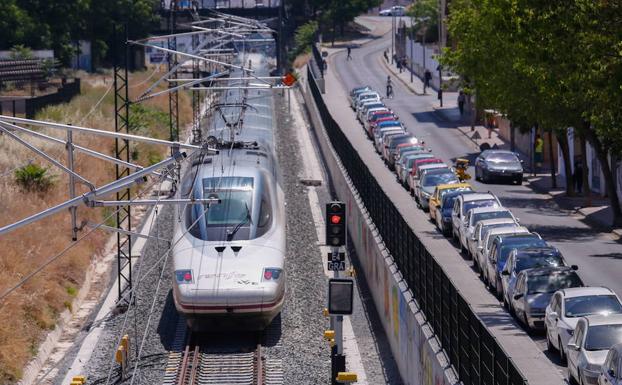 Piden compensar con descuentos en el AVE a Granada los cuatro años sin trenes