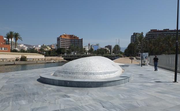 Limpian la ballena de Gabriel