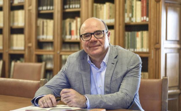 Pedro Mercado, la mano derecha de la rectora, un docente con la UGR en su cabeza