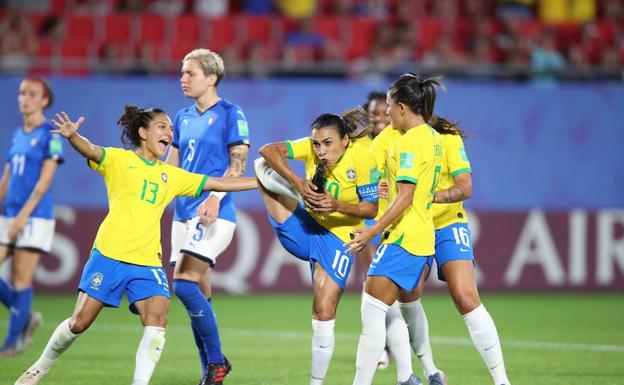 Marta, máxima goleadora de los mundiales