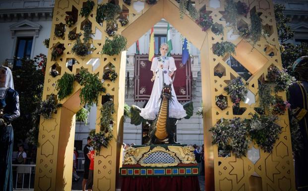 Encuesta | ¿Te gusta el vestido de la Tarasca de este año?