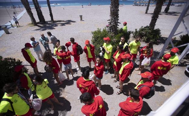 35 efectivos empiezan hoy el servicio de salvamento y socorrismo en Almuñécar y La Herradura