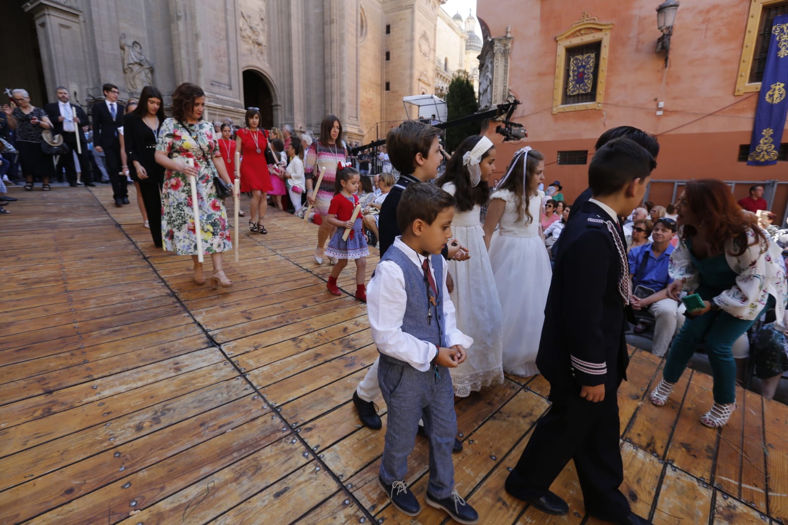 La procesión del Corpus engalana Granada