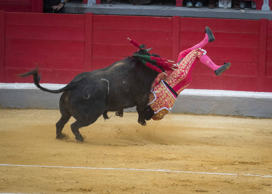 Así fue la cogida a El Fandi en la Plaza de Toros de Granada