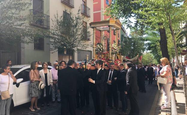 La fiesta litúrgica del Corpus Christi llena Granada de procesiones por toda la ciudad