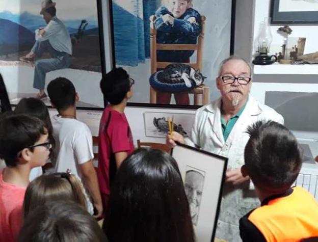 La magia del arte llega a los niños con la pintura de Faustino Castillo