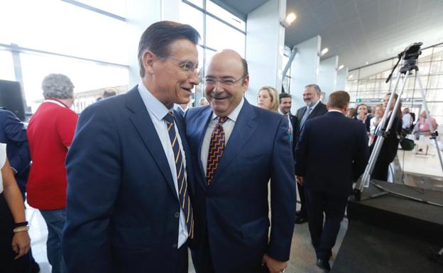 Sebastián Pérez y Luis Salvador critican la presencia de Cuenca en el AVE: «Es indecente que vaya él y no el alcalde»