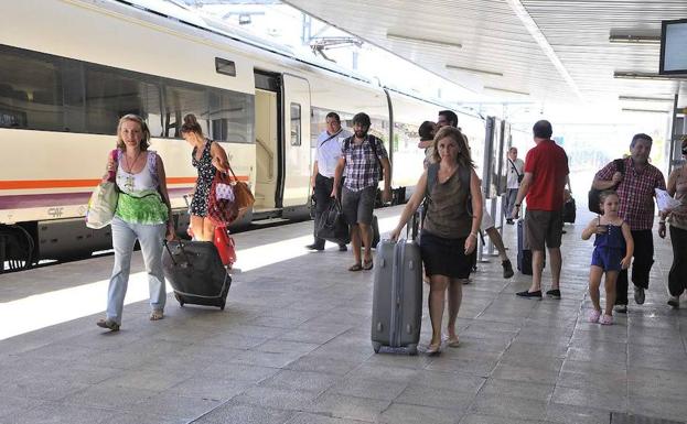 El AVE a Granada elimina otra conexión ferroviaria en Jaén y provoca indignación