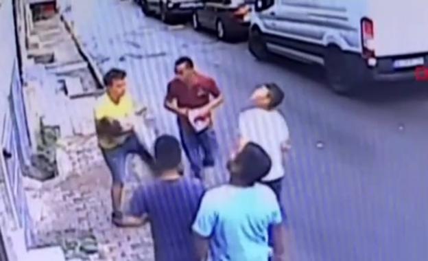 Un joven rescata en el aire a una niña que se cayó de una ventana