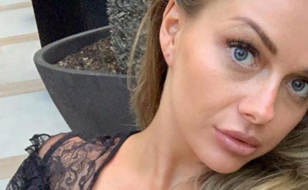 Expulsada de un vuelo Málaga-Londres por llevar una blusa transparente y escotada