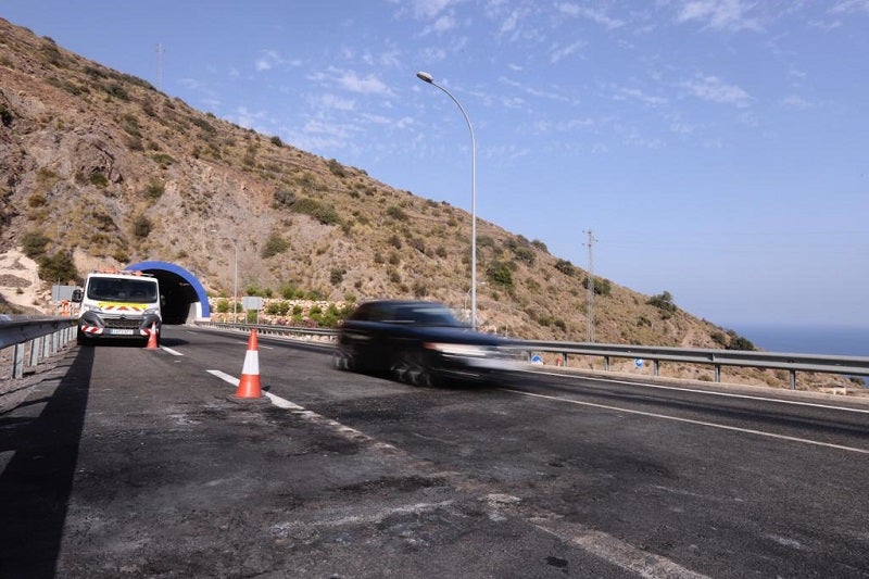 Un camión averiado se tira más de 40 horas ocupando un carril de la A-7
