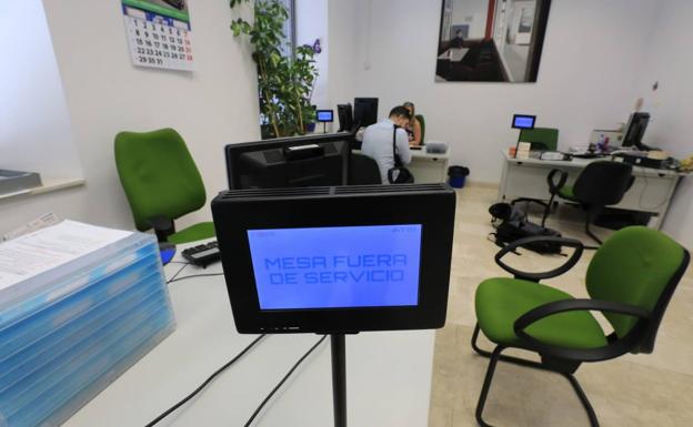 El Ayuntamiento de Granada no consigue restablecer el sistema informático y persiste la parálisis