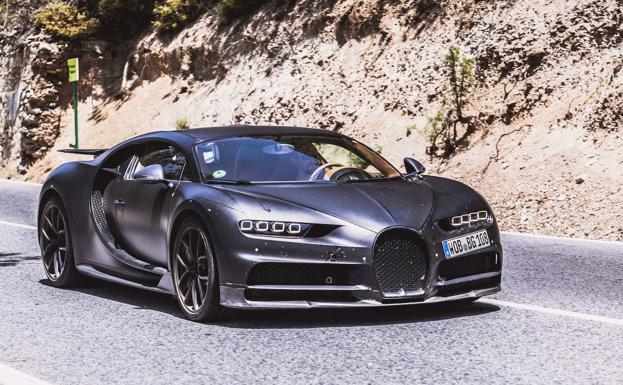 El lujoso Bugatti Chiron que rueda por Granada: un coche de 3 millones y 1.500 caballos