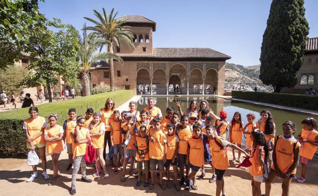 30 niños saharauis conquistan la Alhambra