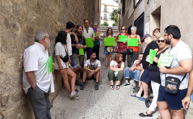 La PAH paraliza un desahucio en Jaén y pide una solución para los afectados