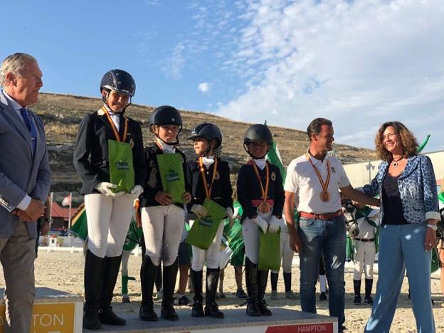 Alba Mármol y Mónica Antón logran el bronce en el nacional de doma clásica