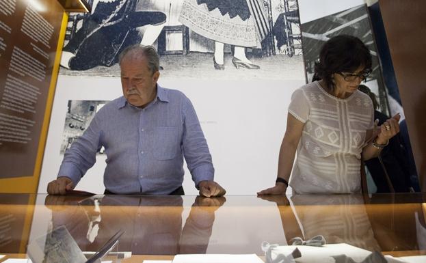 La Alhambra ofrece visitas guiadas gratuitas a la exposición 'El sombrero de tres picos. 1919-2019. Un singular proceso creativo'