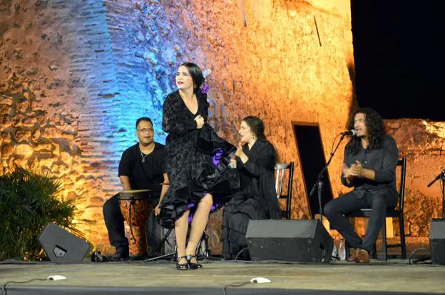 El ciclo '3 a Compás' recupera la Alcazaba como escenario con Aitana Rouseau