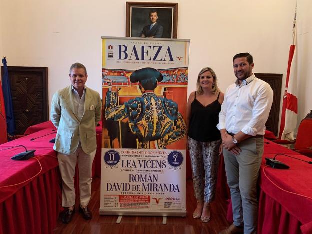 Lea Vicens, Román y David de Miranda, terna del festejo de Baeza
