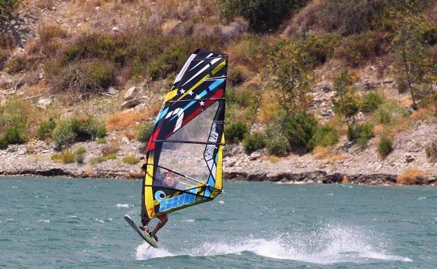 ¿Te atreves a hacer windsurf en un pantano?