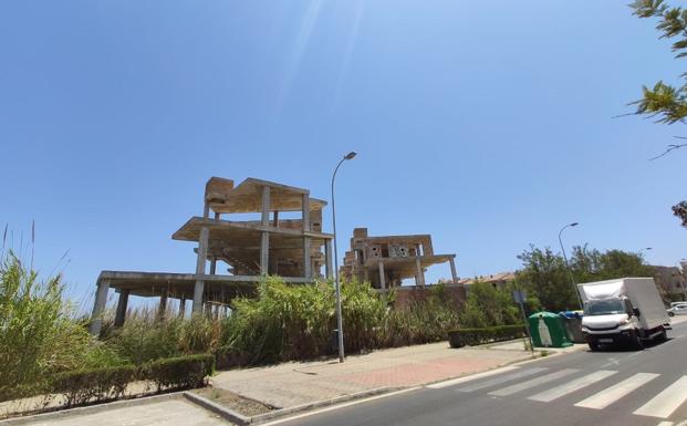Herida grave la menor que cayó desde una altura de dos plantas en un edificio en obras en Salobreña